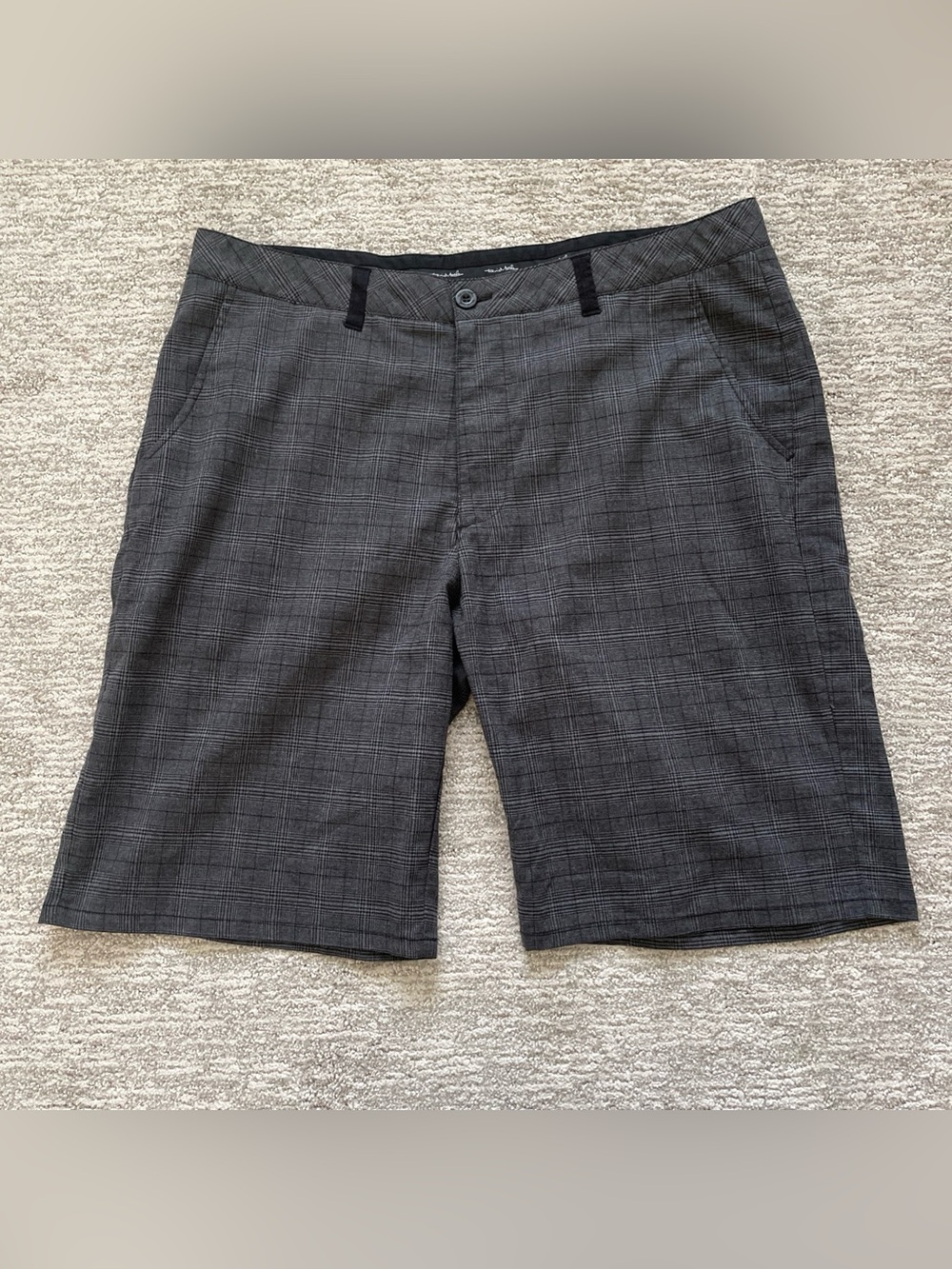 Travis Mathew Mens Gray Glen Plaid Golf Shorts 36 Performance Stretch Preppy